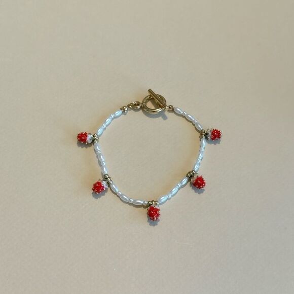 Strawberry bracelet M908 - Picture 1 of 4